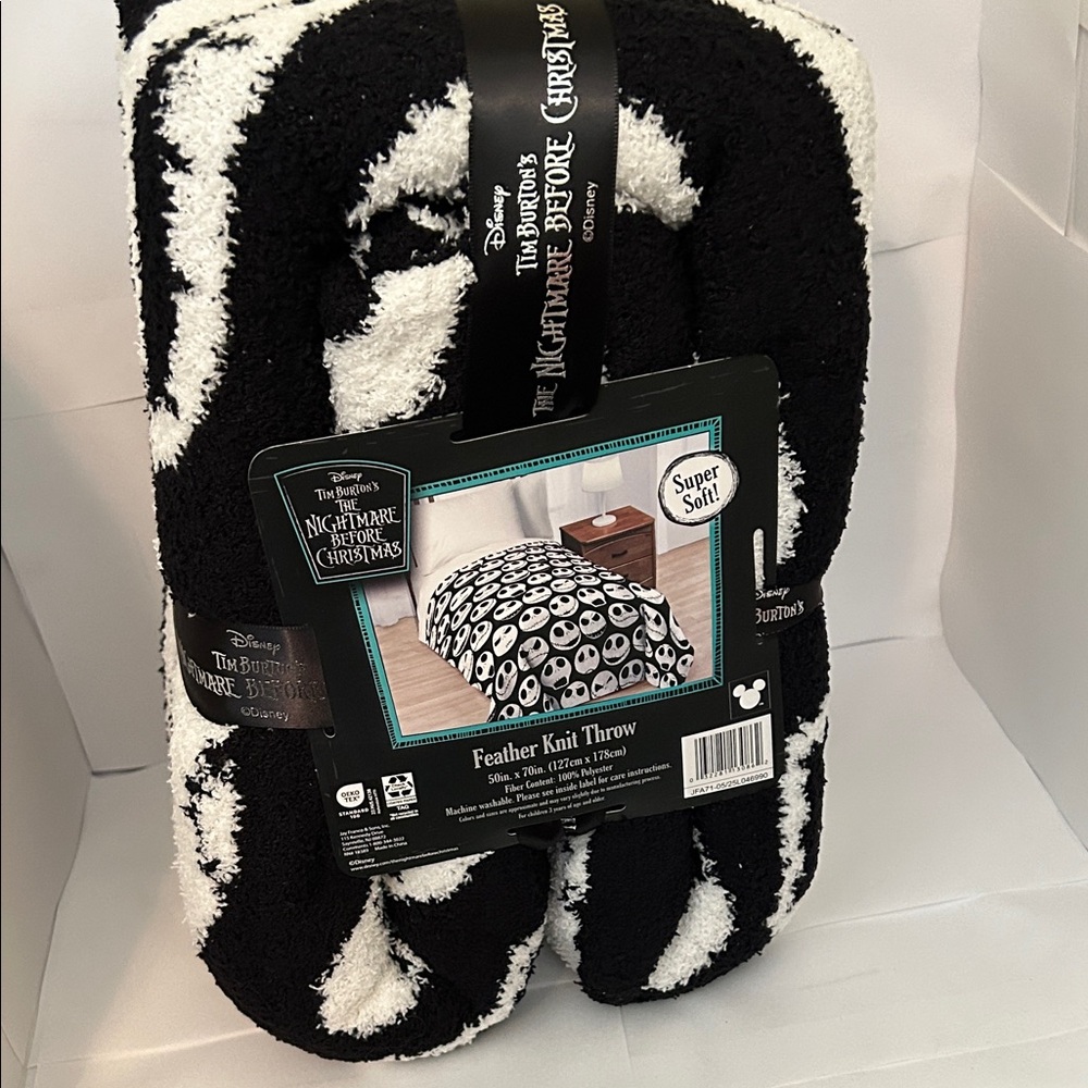 (NWT) Nightmaree before christmas Feather knit throw blanket
